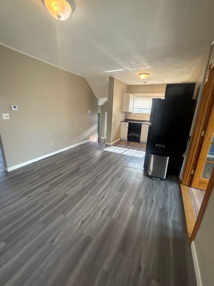 106 Harrington St - Photo 5 of 12