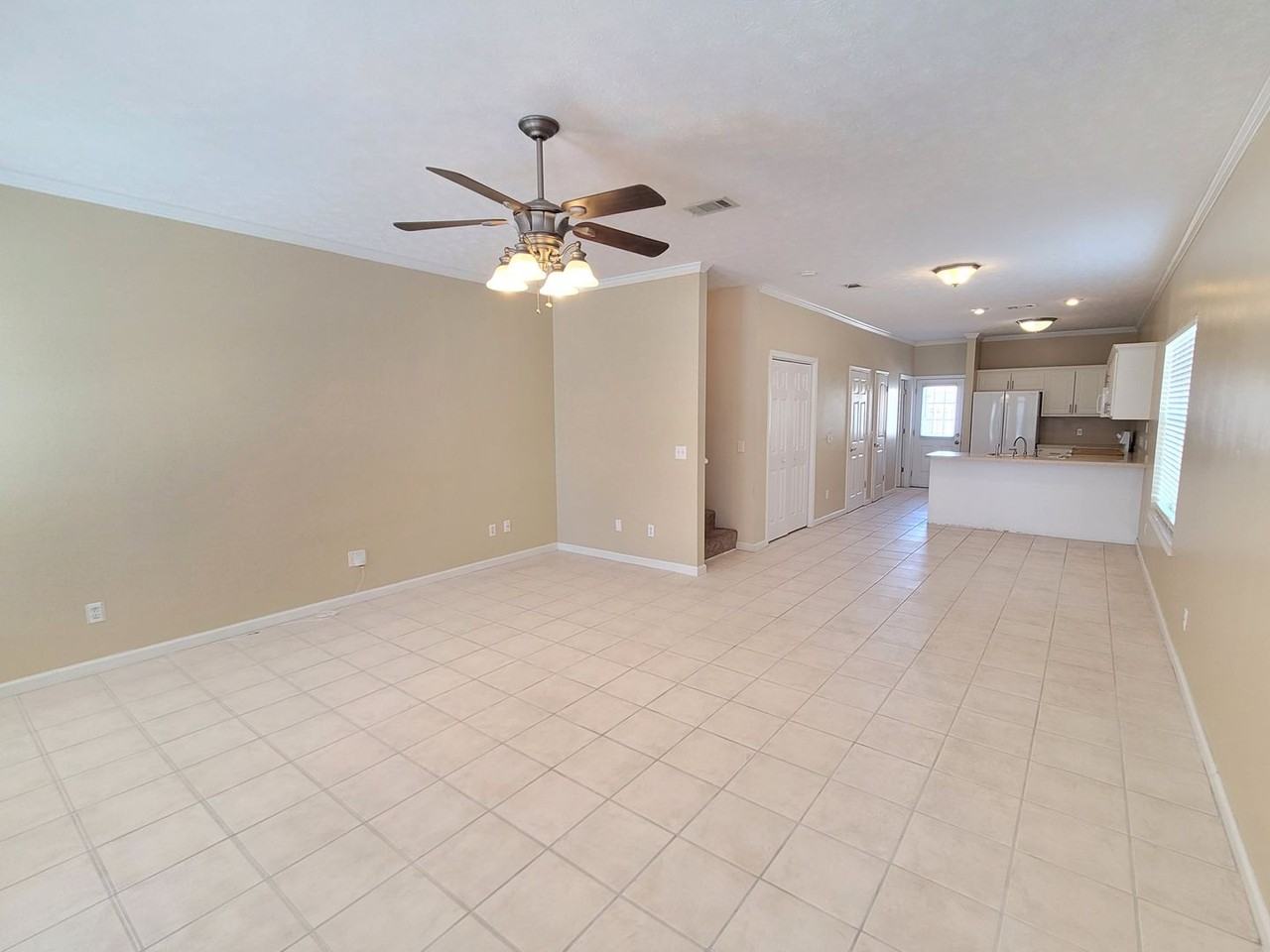 4008 Crescent Dr - Photo 4 of 43