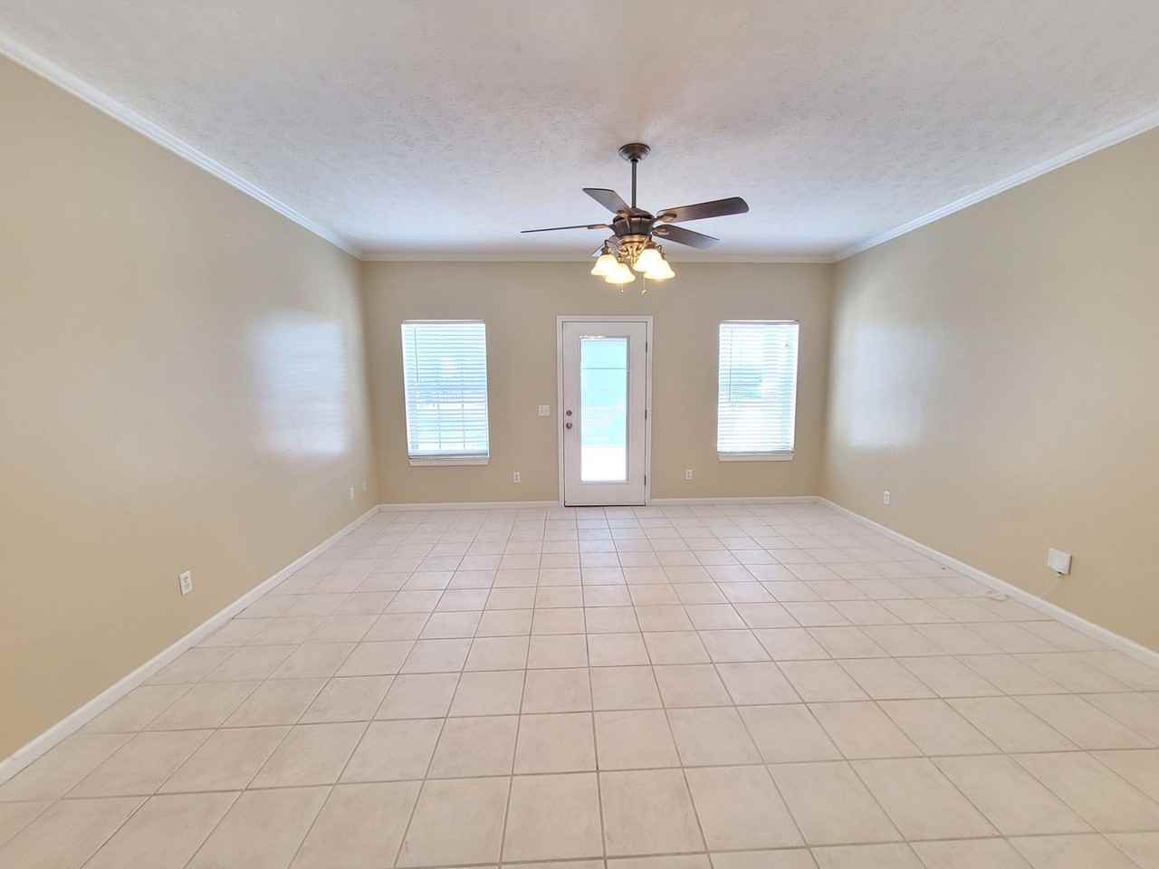 4008 Crescent Dr - Photo 5 of 43