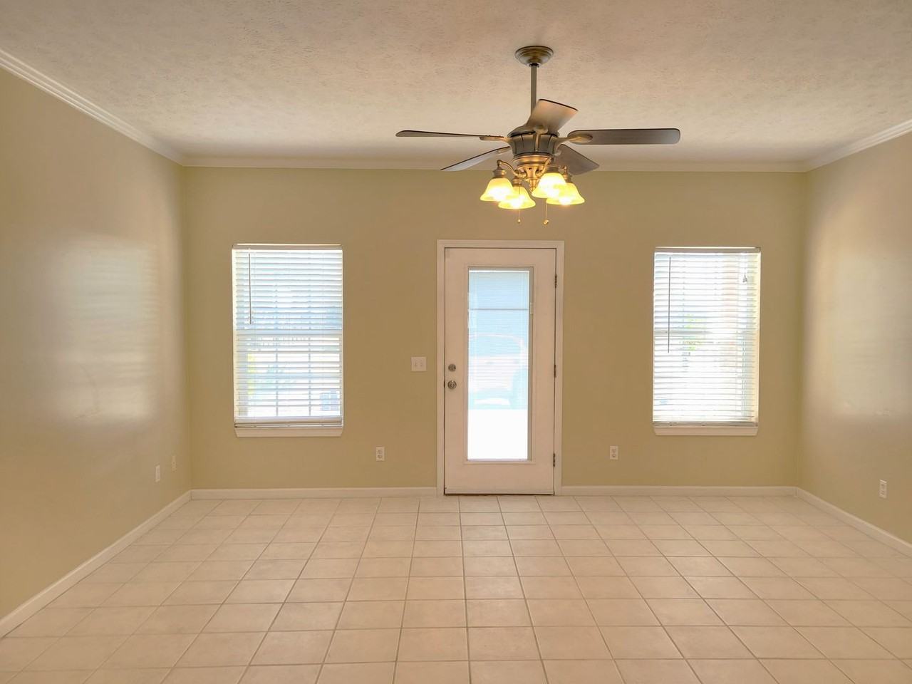 4008 Crescent Dr - Photo 6 of 43