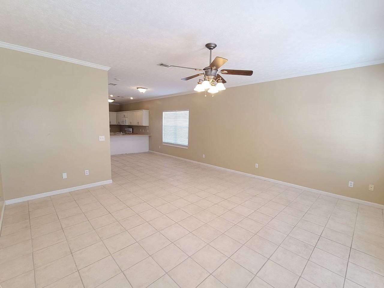 4008 Crescent Dr - Photo 7 of 43