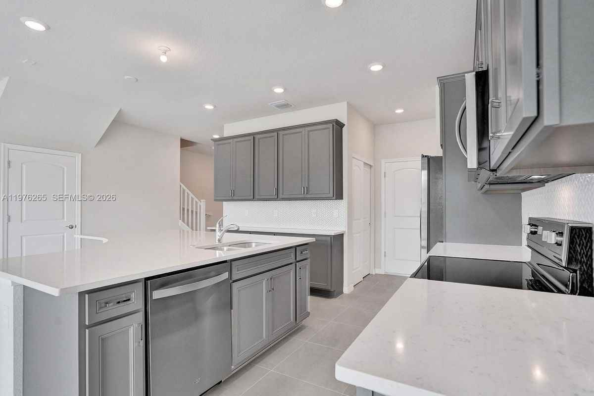 2202 Appleton Cir S - Photo 6 of 25