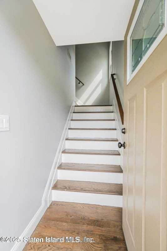 162 Edgegrove Ave ##2 - Photo 2 of 16