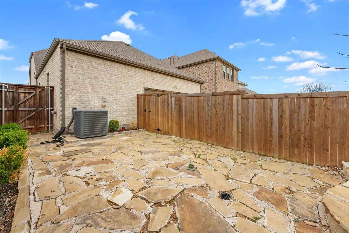 8015 Sunflower Ln - Photo 3 of 19