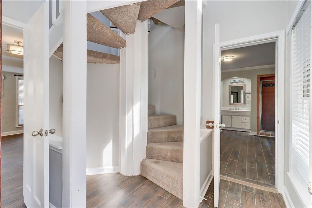 1036 Greenwood Ave Ne ##C - Photo 5 of 33