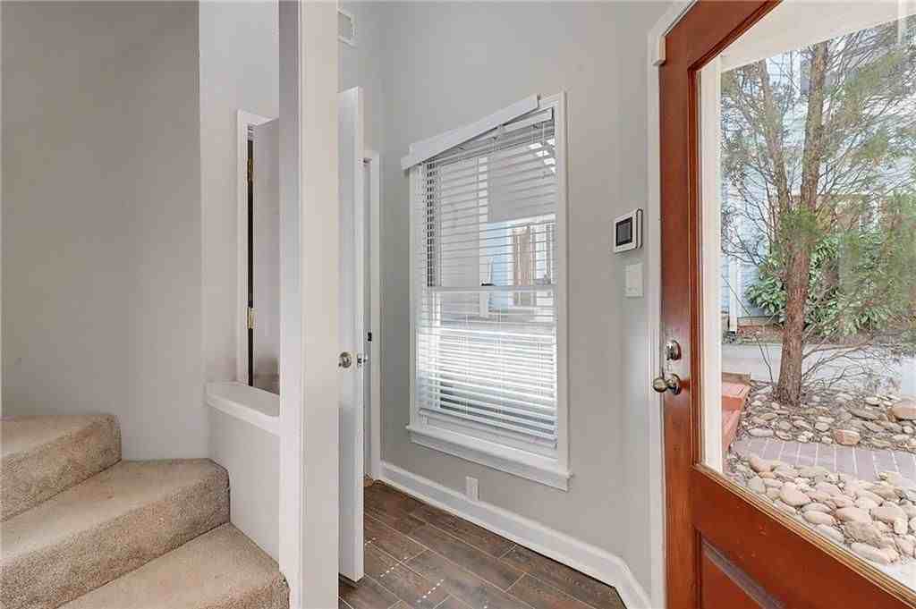 1036 Greenwood Ave Ne ##C - Photo 6 of 33