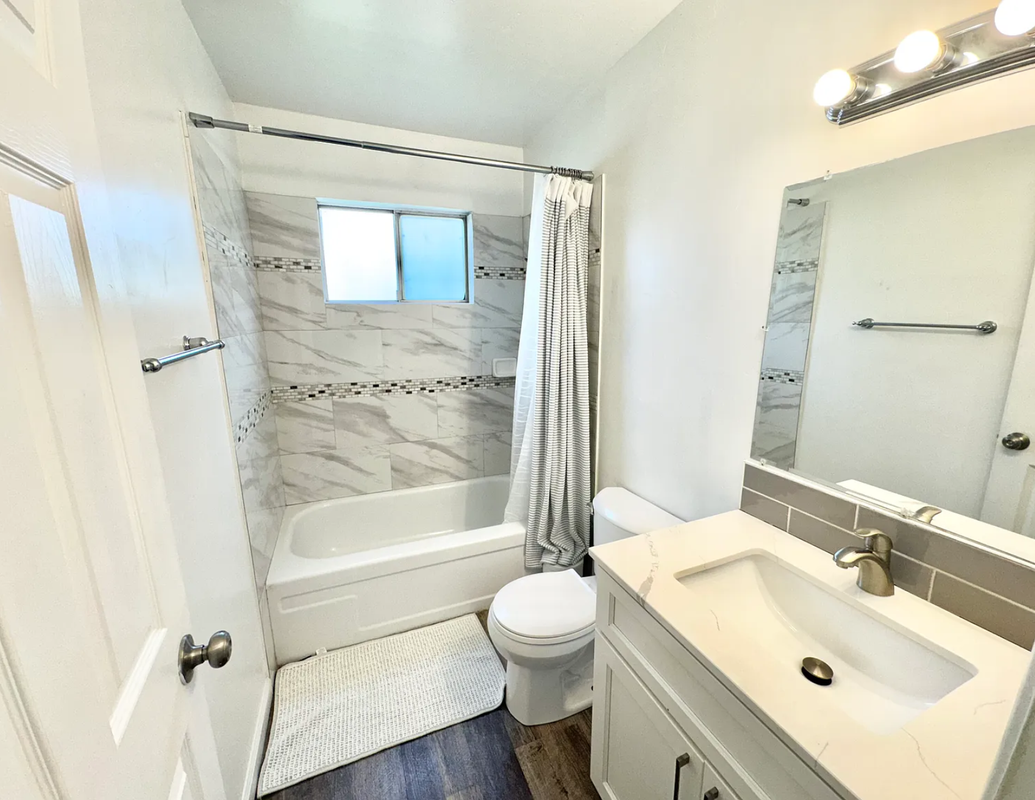 805 11th St - Photo 2 of 4