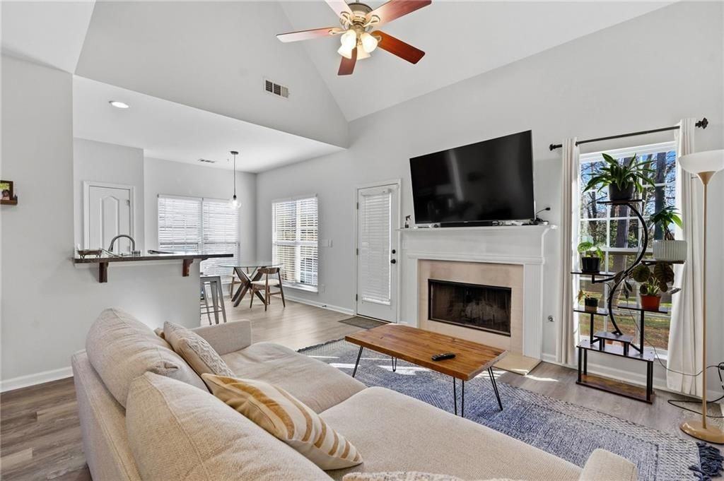 293 Jordan St Se - Photo 4 of 26