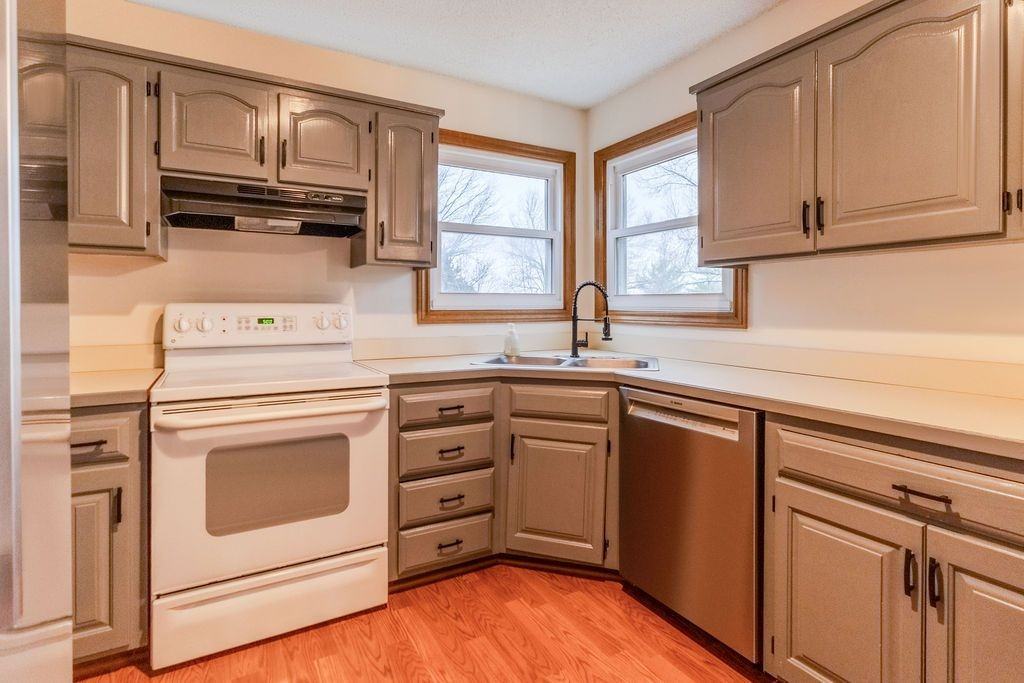 8403 W 150th St - Photo 6 of 23