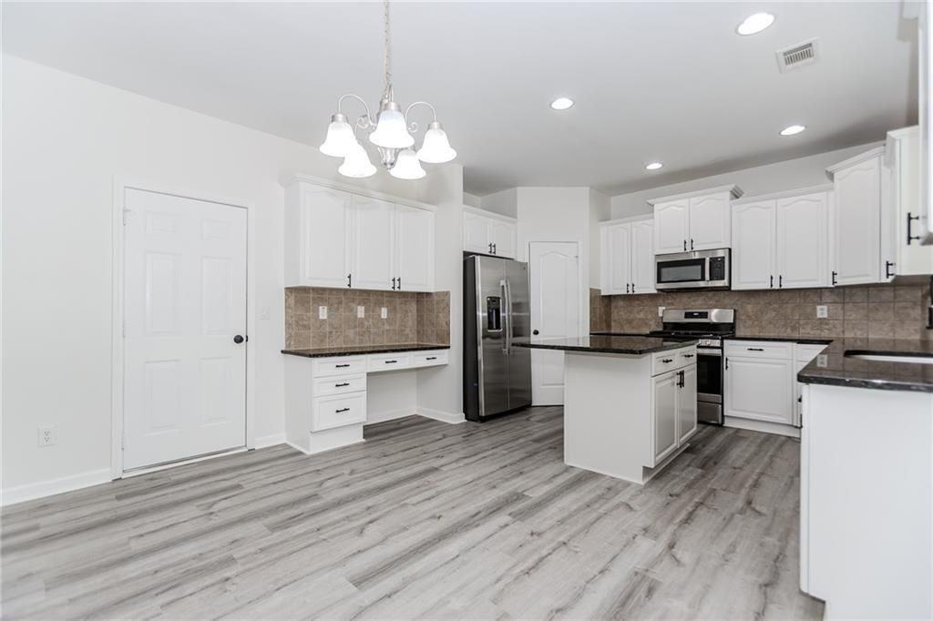 2023 Jameson Cir - Photo 7 of 32