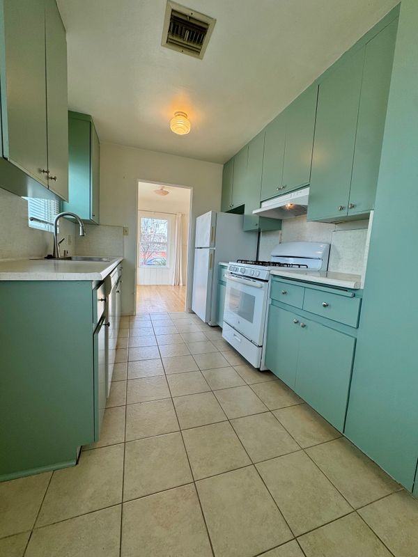 803 Van Nuys St - Photo 4 of 20