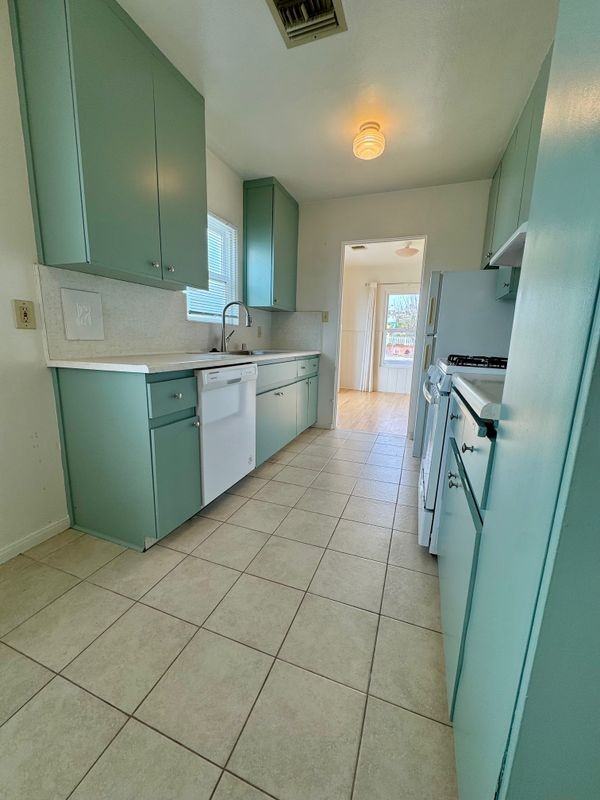 803 Van Nuys St - Photo 5 of 20