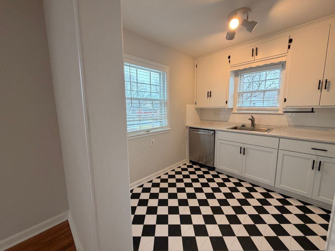 7233 Wyandotte St - Photo 4 of 14