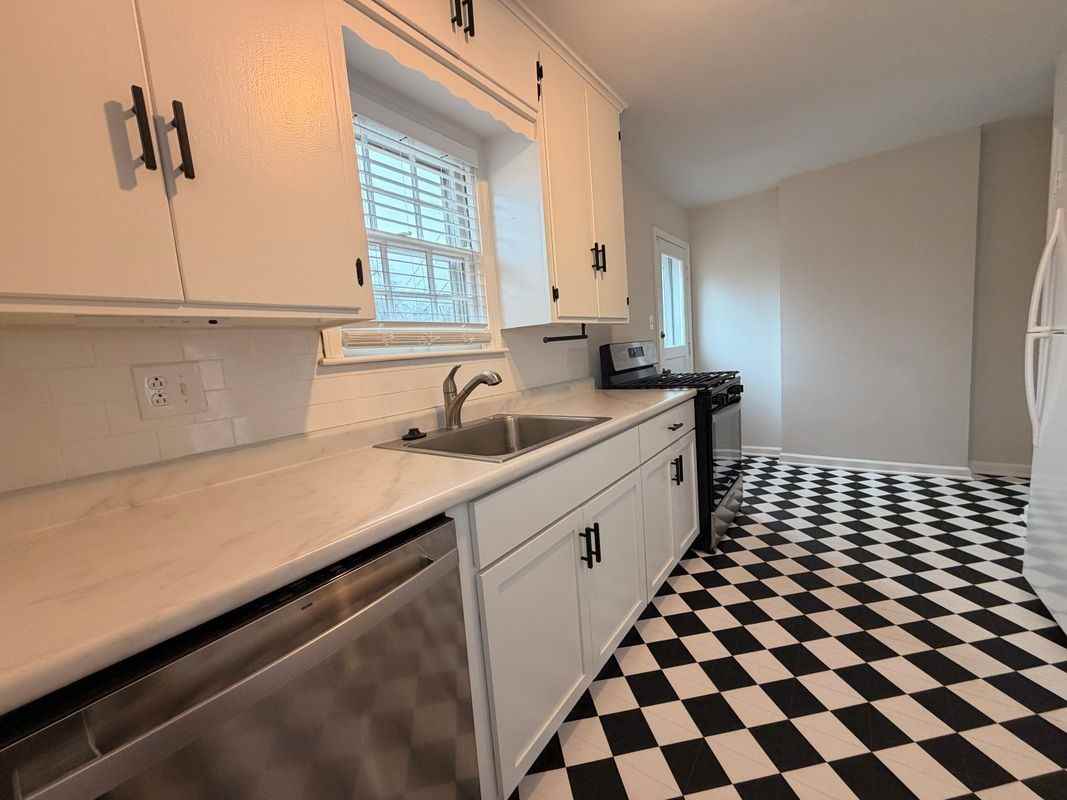 7233 Wyandotte St - Photo 5 of 14