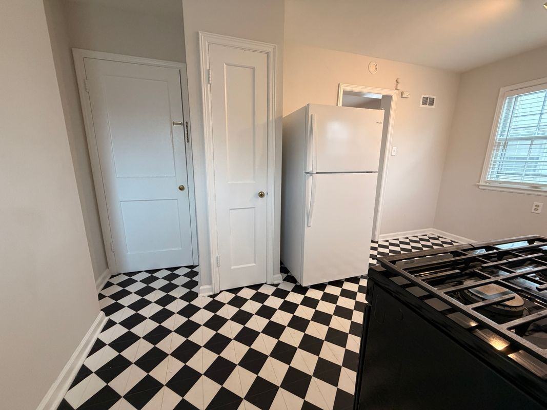 7233 Wyandotte St - Photo 6 of 14