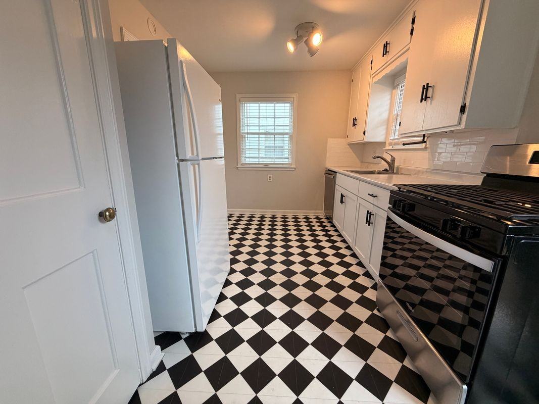 7233 Wyandotte St - Photo 7 of 14