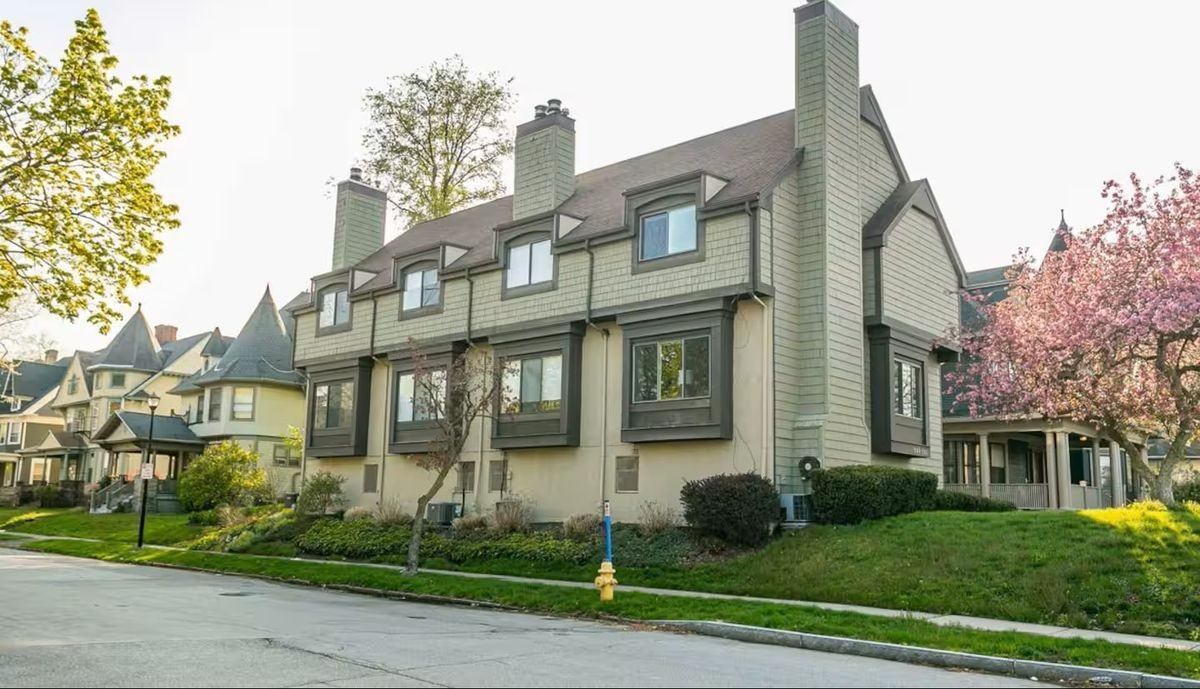 549 University Ave - Photo 2 of 13