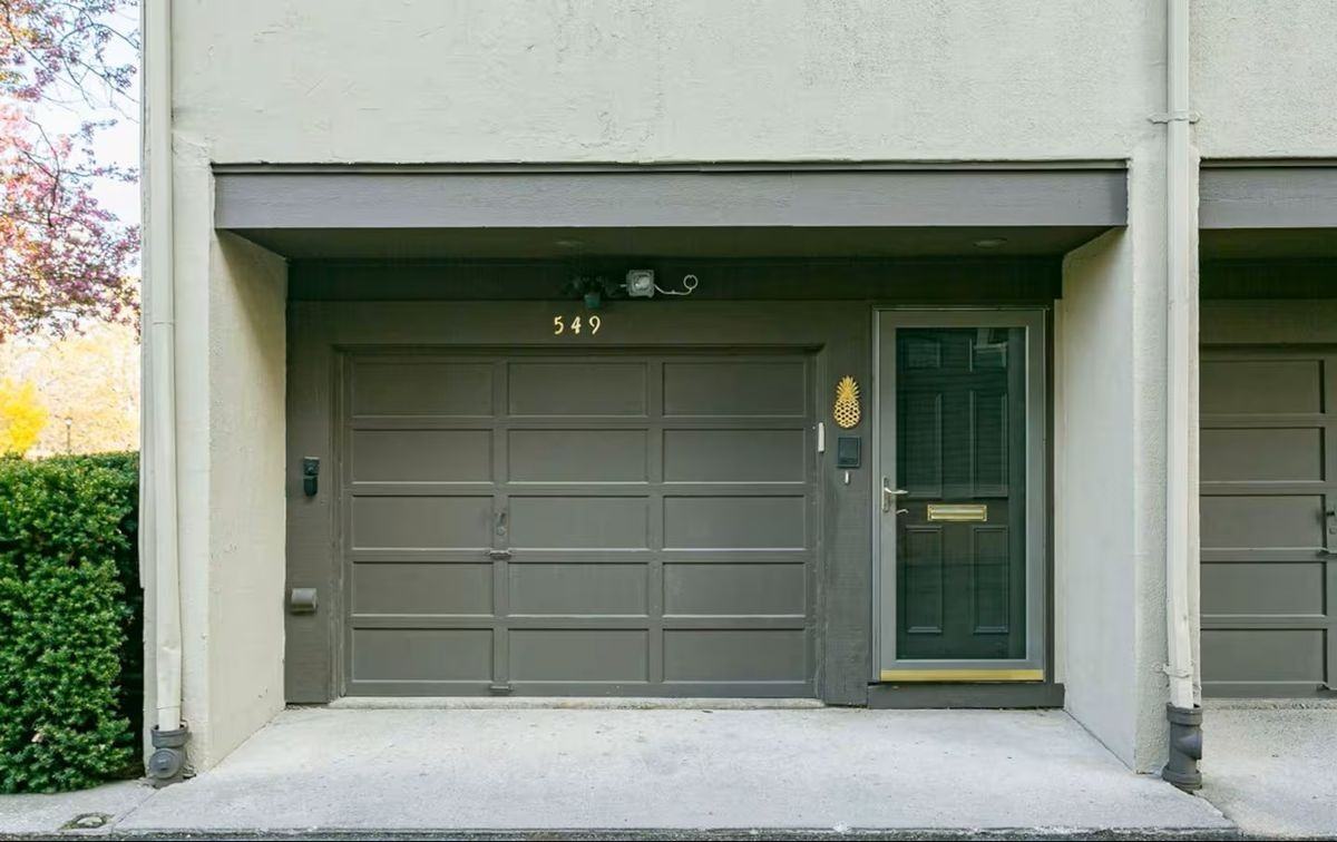 549 University Ave - Photo 3 of 13