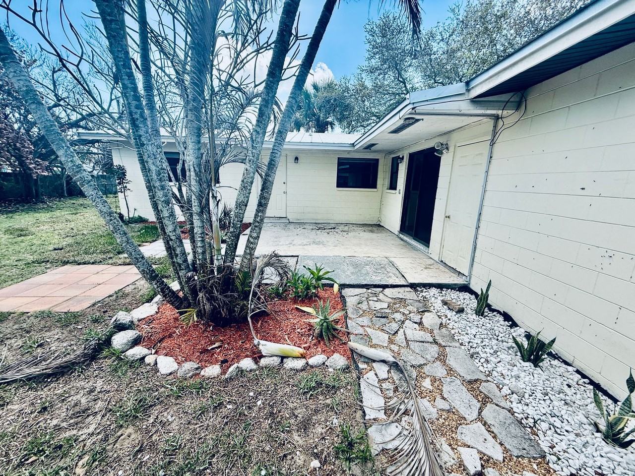 410 S Tropical Trl - Photo 4 of 30