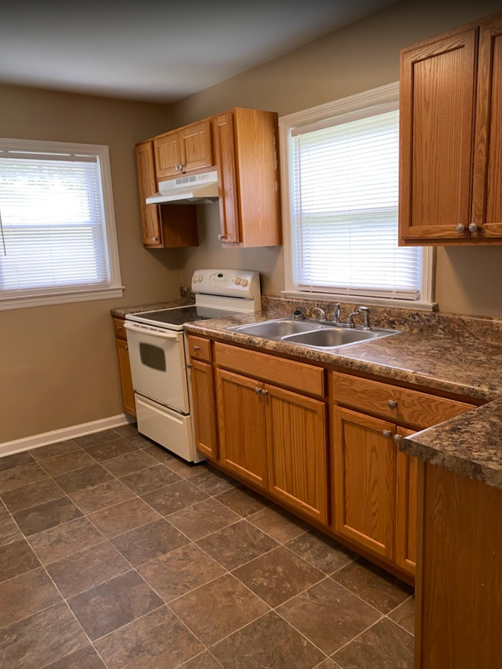 436 Gary Hills Dr - Photo 3 of 10