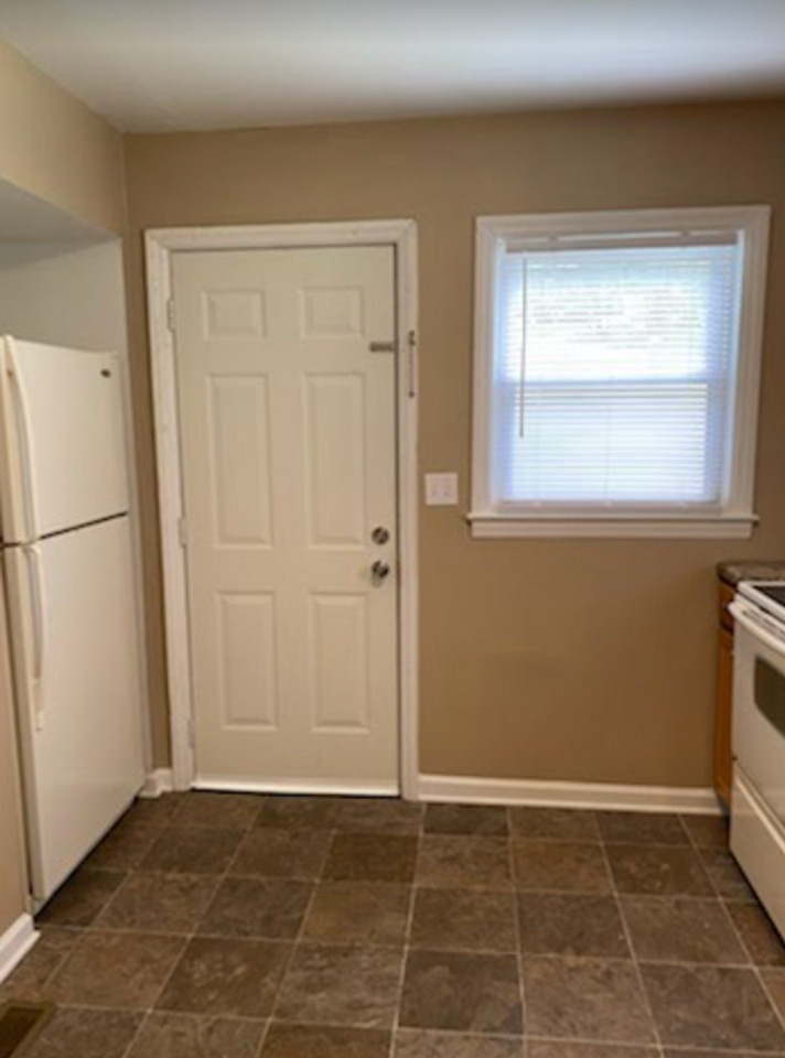 436 Gary Hills Dr - Photo 4 of 10