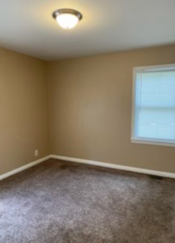 436 Gary Hills Dr - Photo 7 of 10