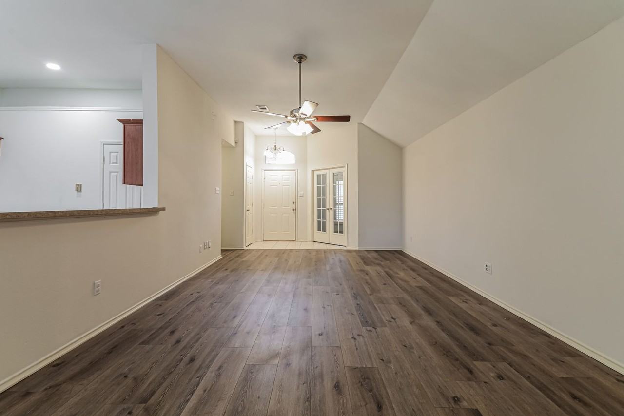 504 Meadow Ln - Photo 6 of 16