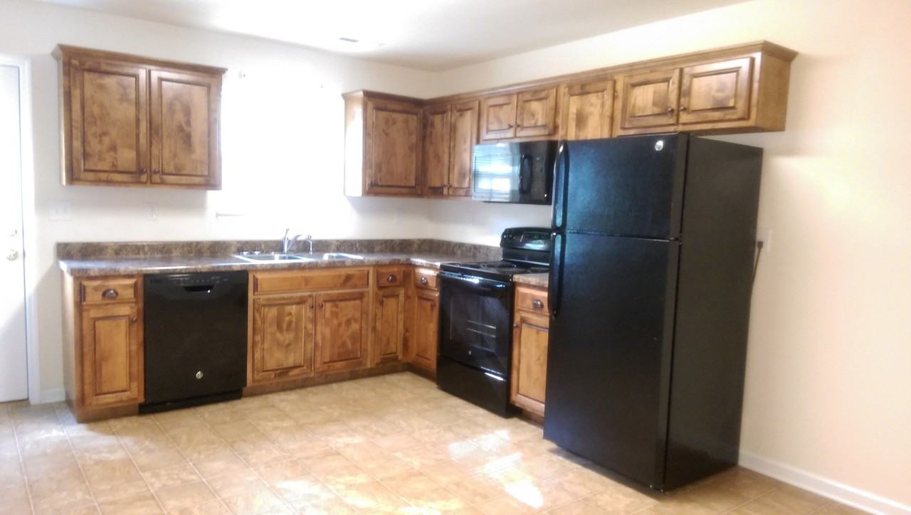 1299 Pond St Se - Photo 2 of 8