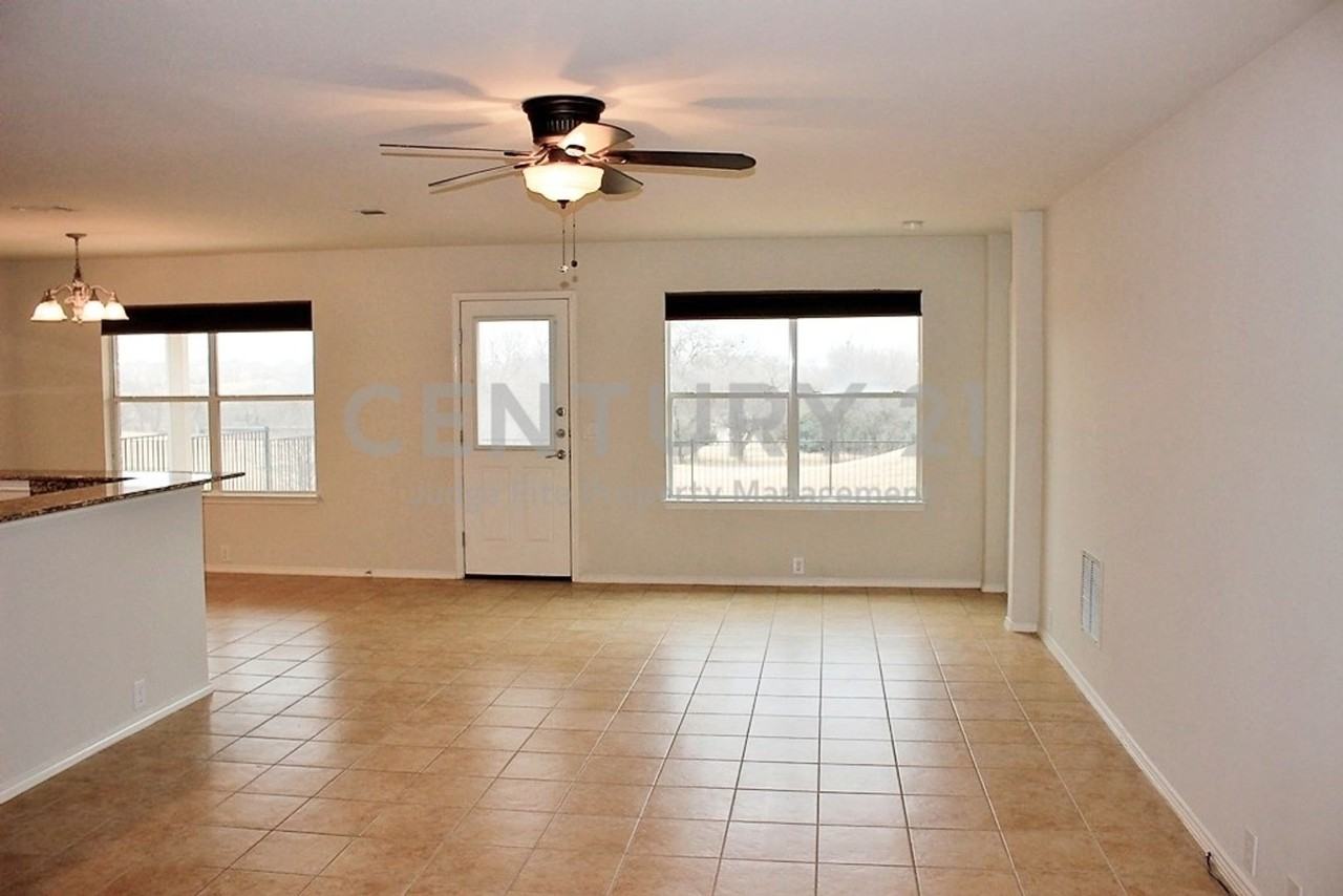 15949 Blaketree Dr - Photo 2 of 14