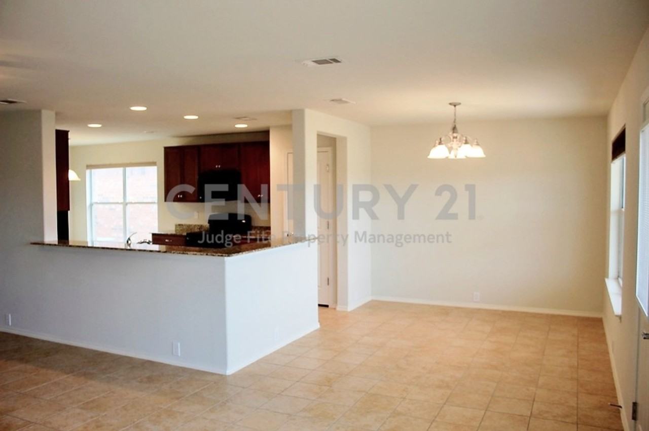 15949 Blaketree Dr - Photo 3 of 14