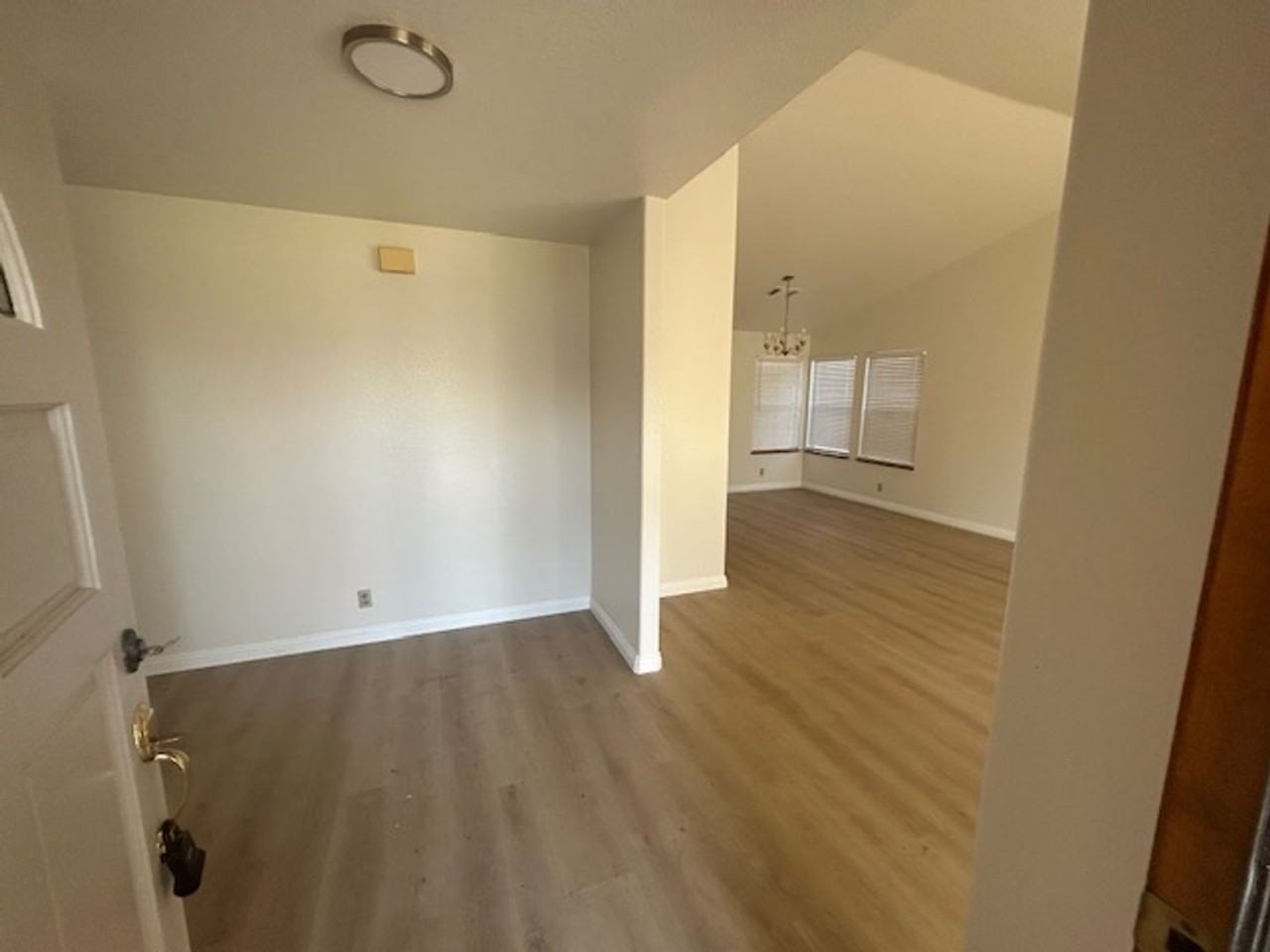 6010 W Cambridge Ave - Photo 7 of 17