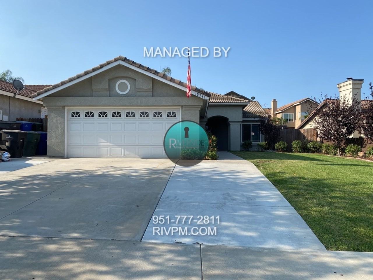 19941 Windwood Cir - Photo 3 of 22