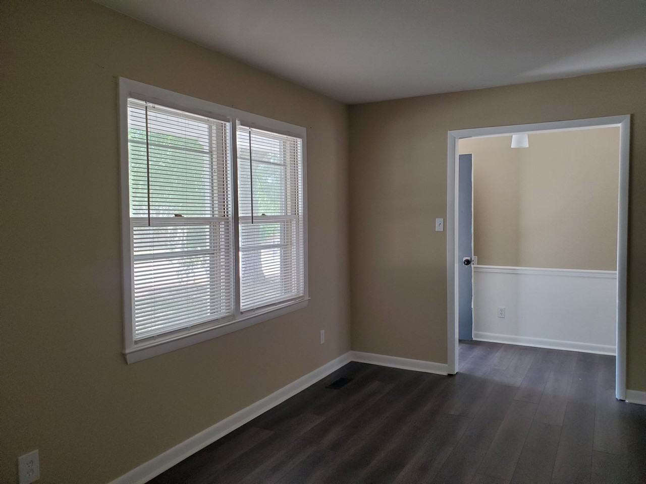 1960 Windlock Dr - Photo 2 of 24