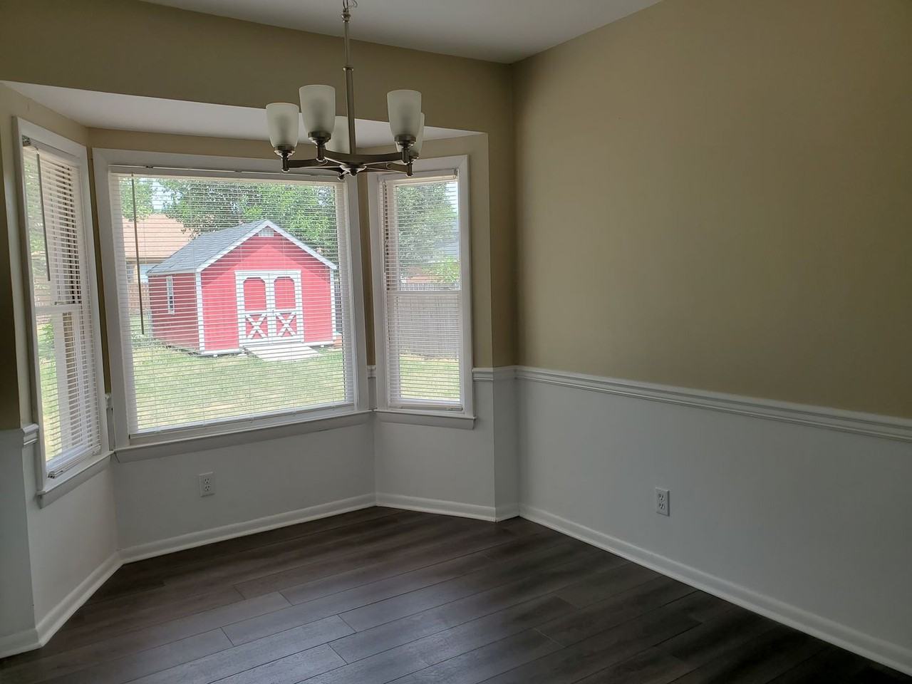 1960 Windlock Dr - Photo 5 of 24