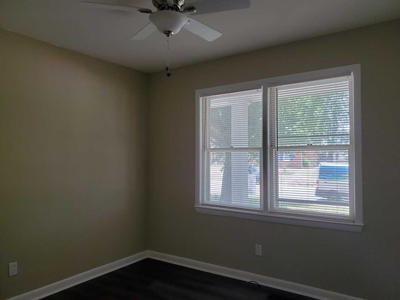 1960 Windlock Dr - Photo 7 of 24