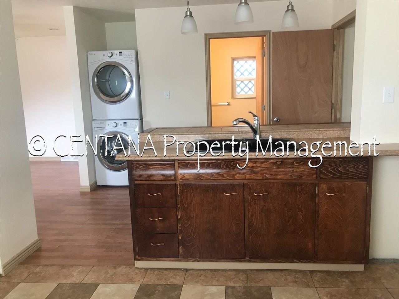 1028 Gaylord St - Photo 4 of 10