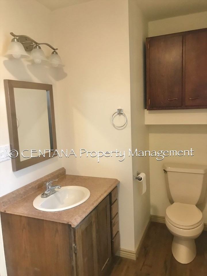 1028 Gaylord St - Photo 7 of 10