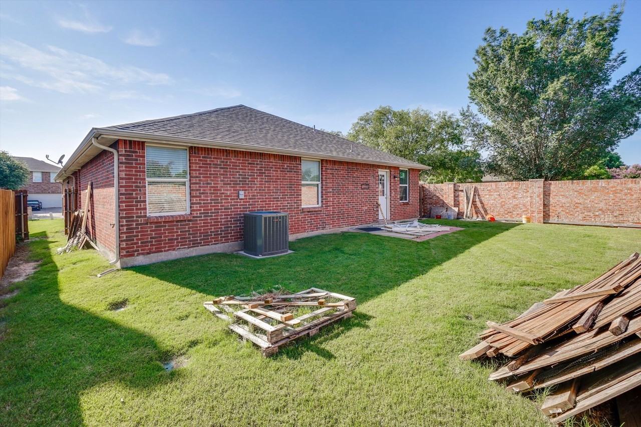 13196 Cleburne Dr - Photo 3 of 27