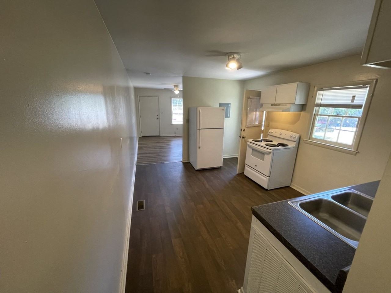 1007 Tipton St - Photo 2 of 9