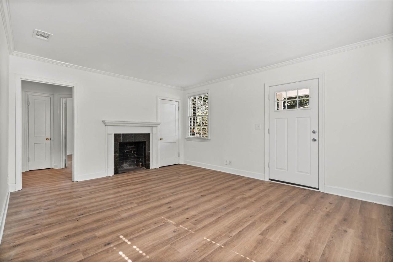 5213 Pineview Ln S - Photo 2 of 22