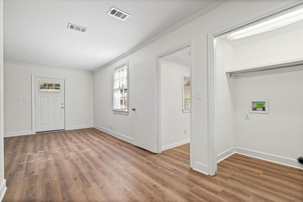 5213 Pineview Ln S - Photo 4 of 22