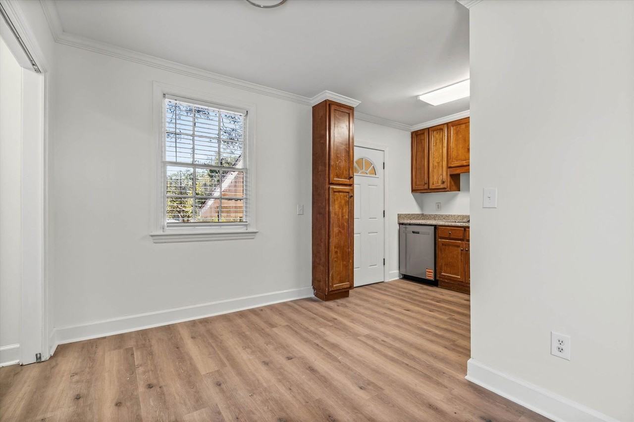 5213 Pineview Ln S - Photo 6 of 22