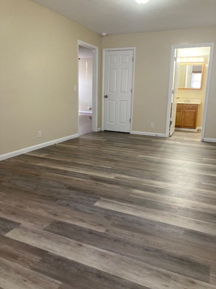 2466 S Holland Ave - Photo 4 of 18