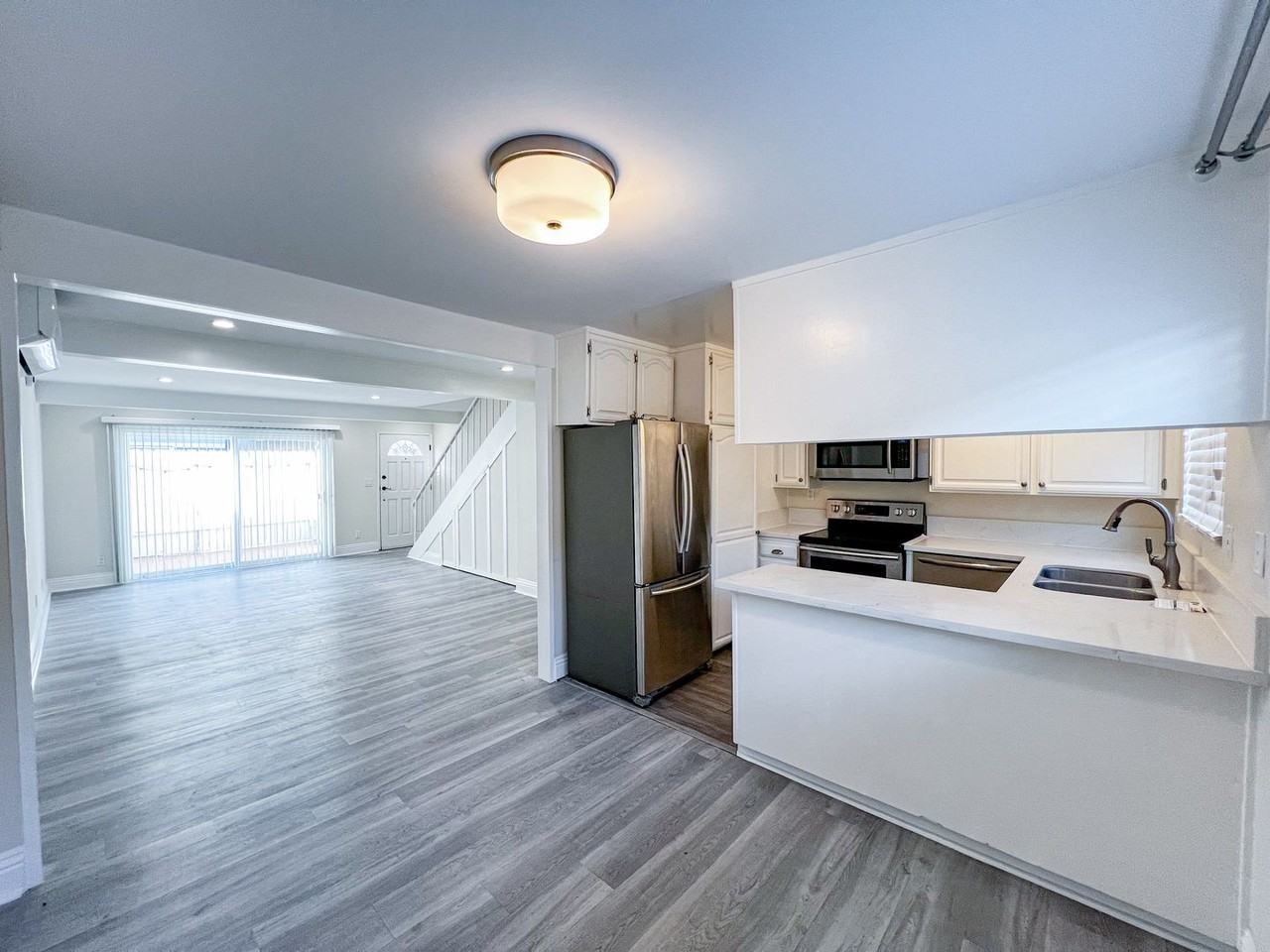 888 Victor Ave - Photo 3 of 18