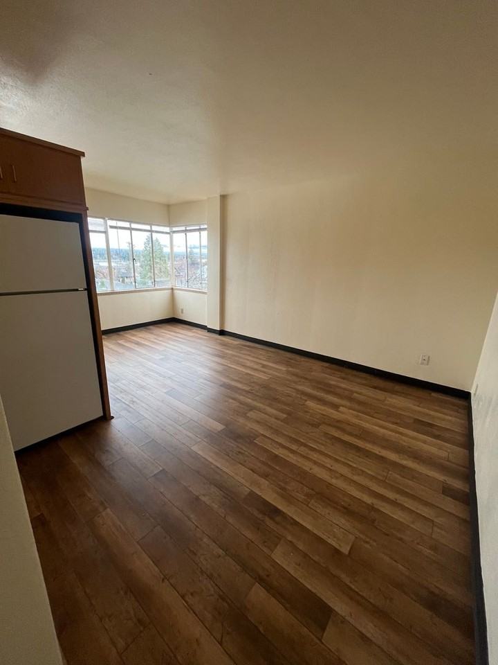 The Medford Plaza - Photo 2 of 33