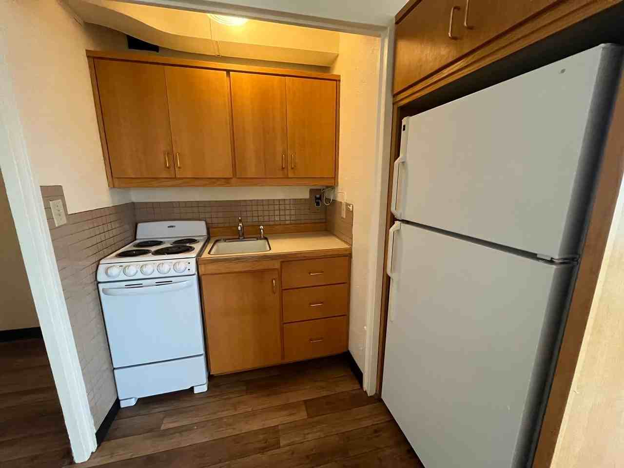 The Medford Plaza - Photo 5 of 33