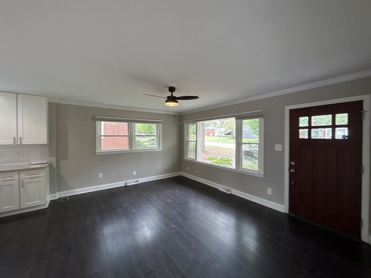 1939 Sandhurst Dr - Photo 3 of 18