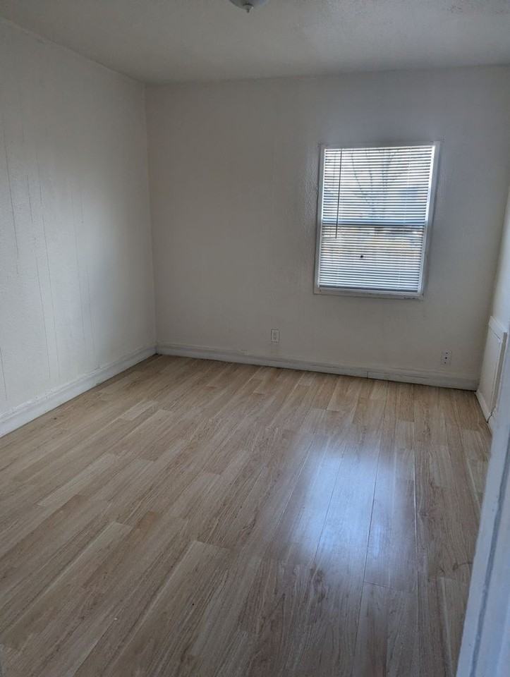 814 814 7th Street Units 1-6 - #4 - Photo 4 of 5