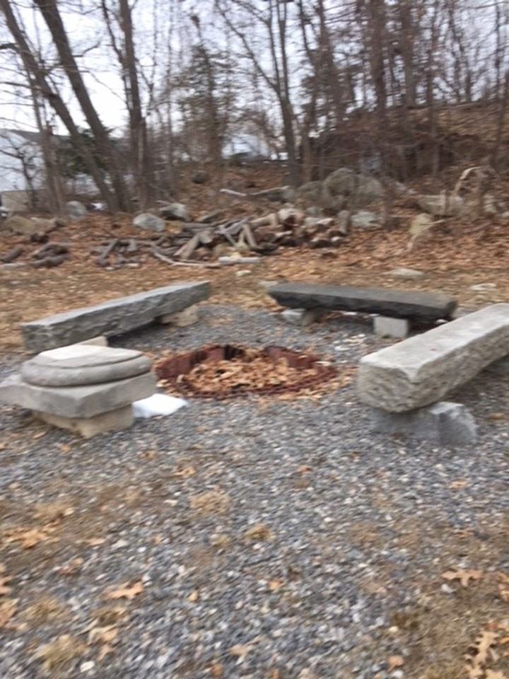 Two Bedroom unit, hot water included, free storage, porch, laundry, parking - Photo 7 of 10