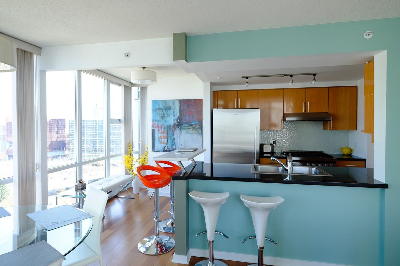1077 Marinaside Cres #1906 - Photo 3 of 19